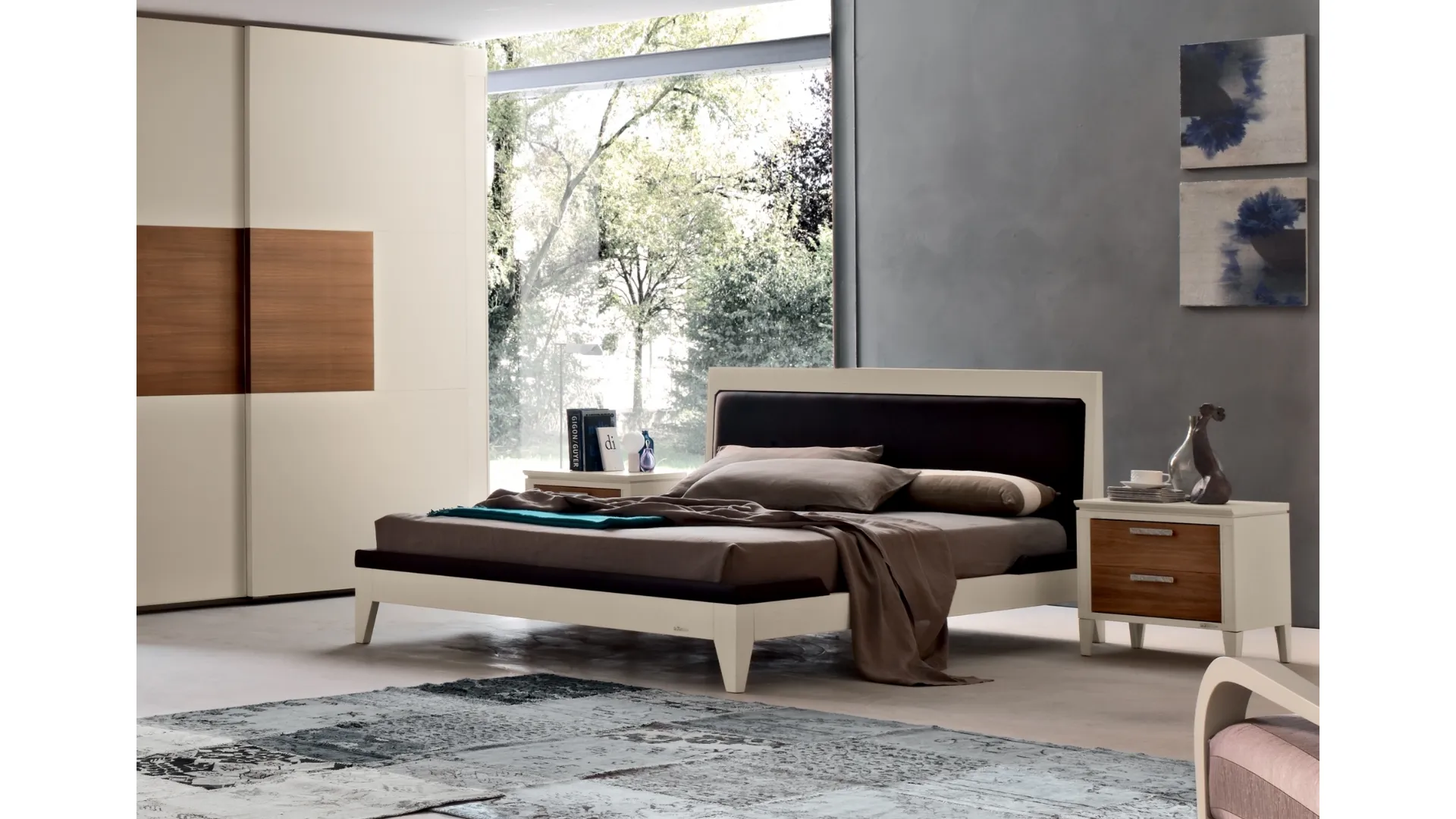 Letto in legno con testiera rivestita in pelle Ligustro di Le Fablier